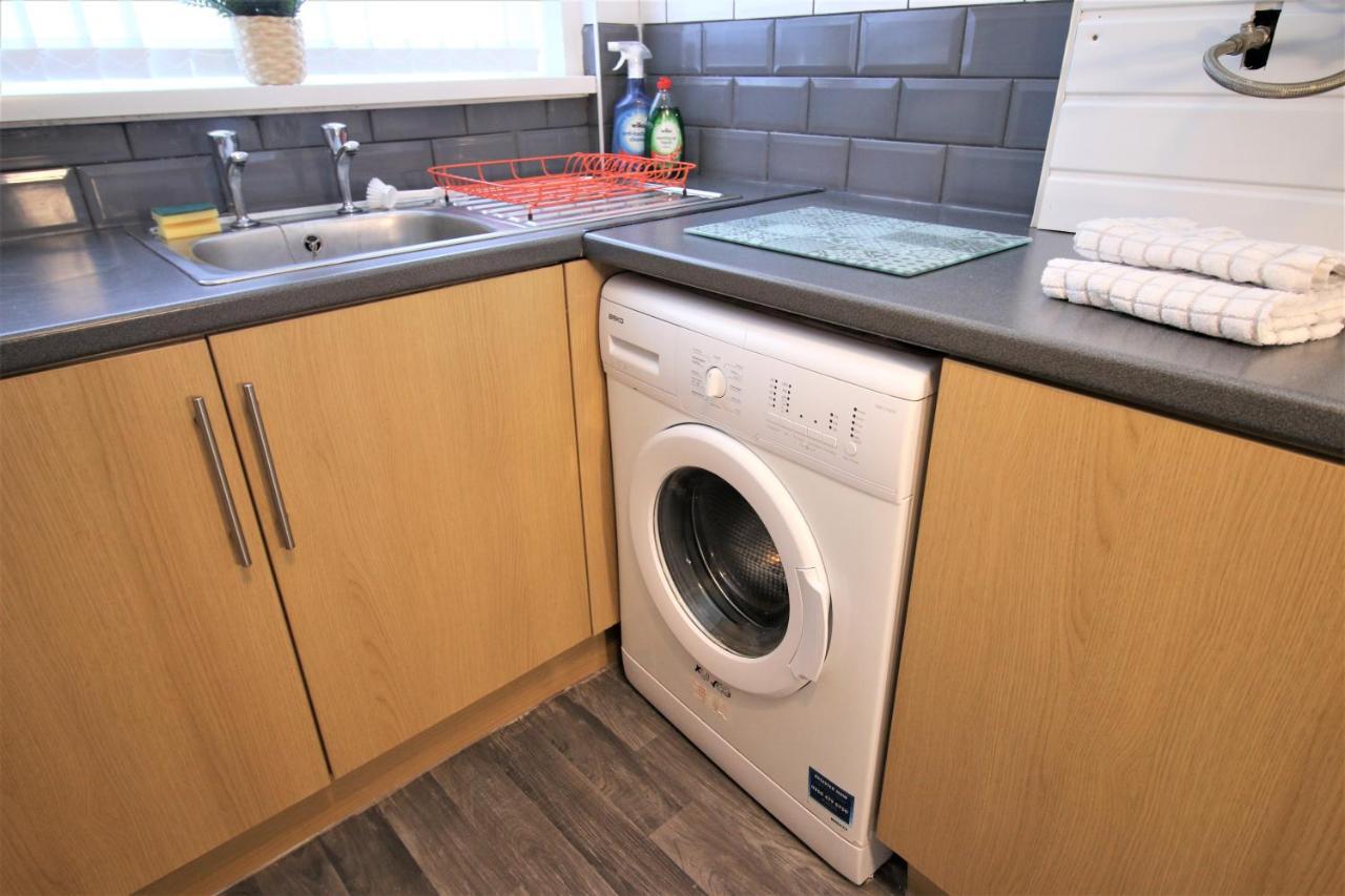 Three Bedroom Townhouse - Free Local Parking - By Property Promise Cardiff Exteriér fotografie