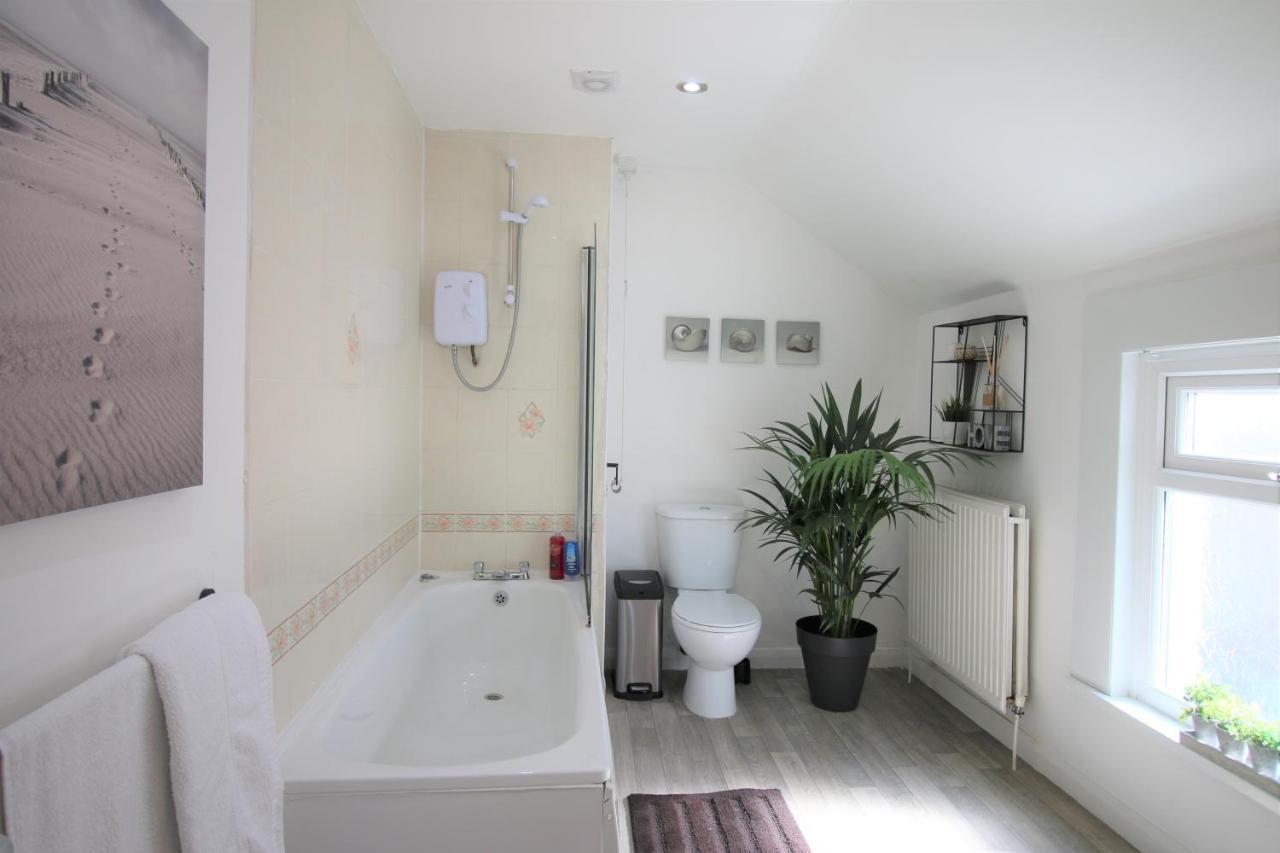 Three Bedroom Townhouse - Free Local Parking - By Property Promise Cardiff Exteriér fotografie