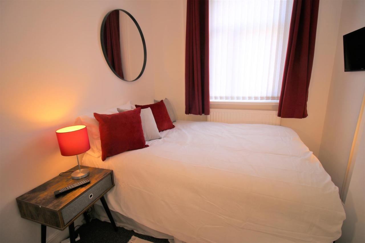 Three Bedroom Townhouse - Free Local Parking - By Property Promise Cardiff Exteriér fotografie