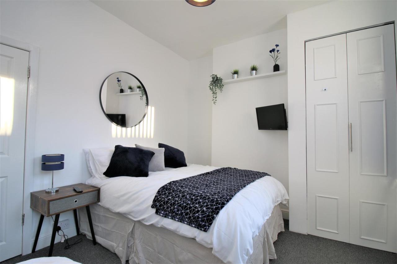 Three Bedroom Townhouse - Free Local Parking - By Property Promise Cardiff Exteriér fotografie
