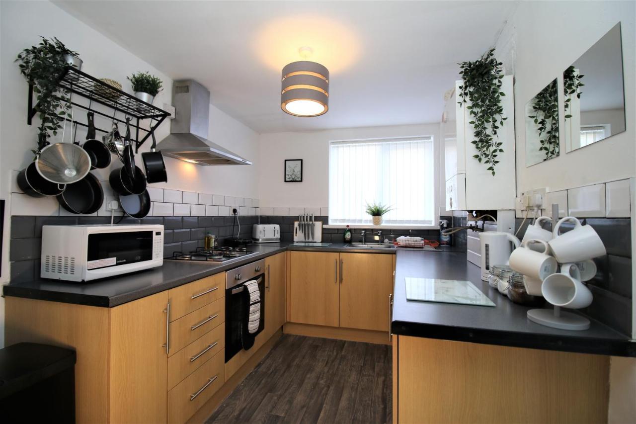 Three Bedroom Townhouse - Free Local Parking - By Property Promise Cardiff Exteriér fotografie