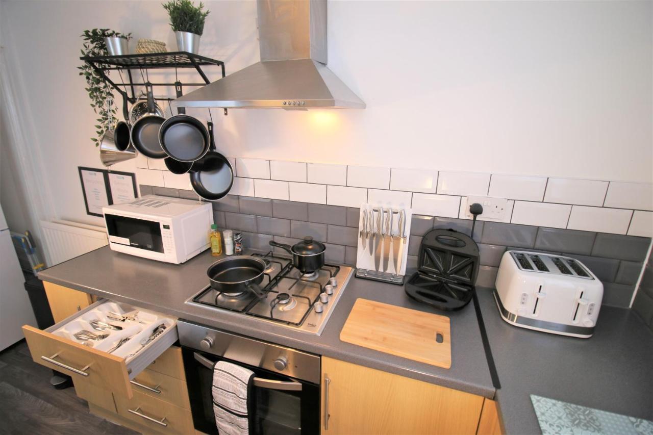 Three Bedroom Townhouse - Free Local Parking - By Property Promise Cardiff Exteriér fotografie