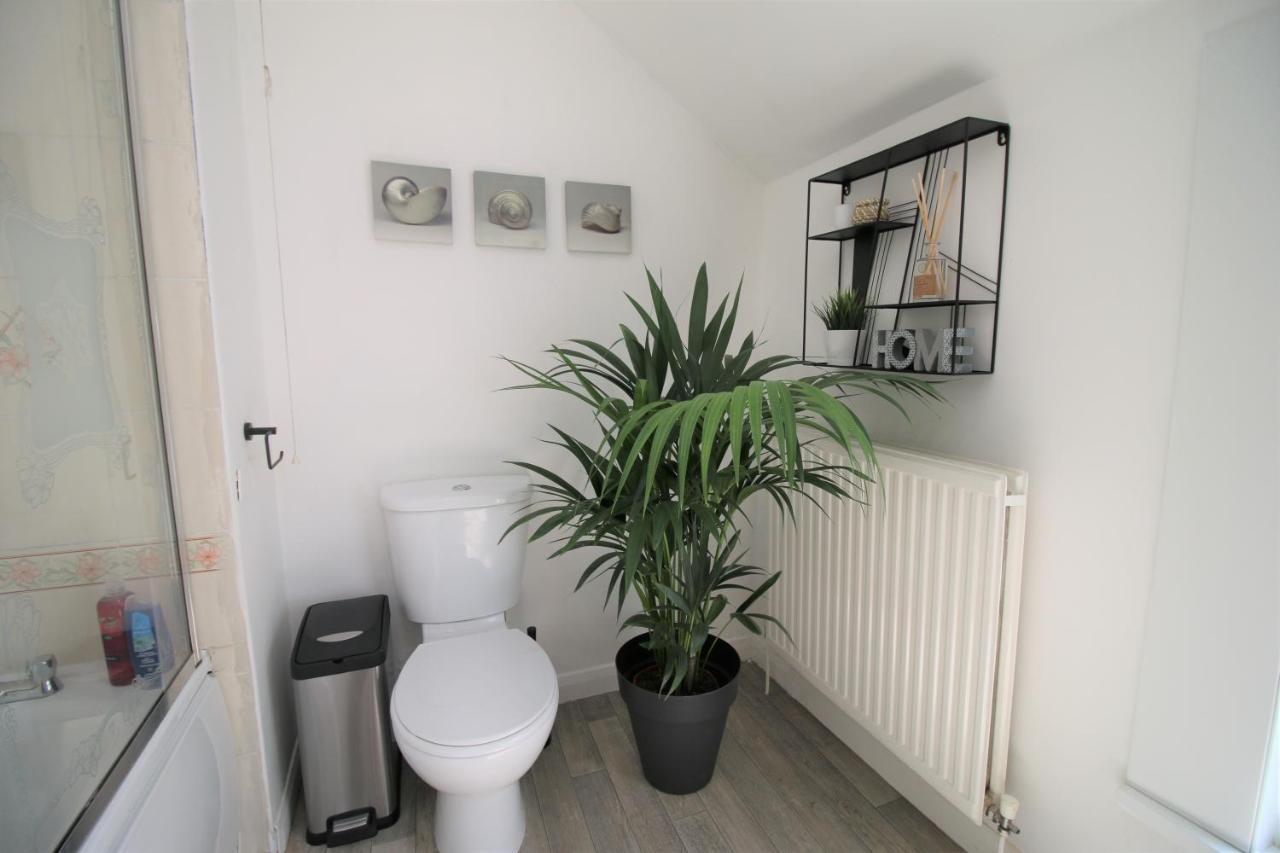 Three Bedroom Townhouse - Free Local Parking - By Property Promise Cardiff Exteriér fotografie